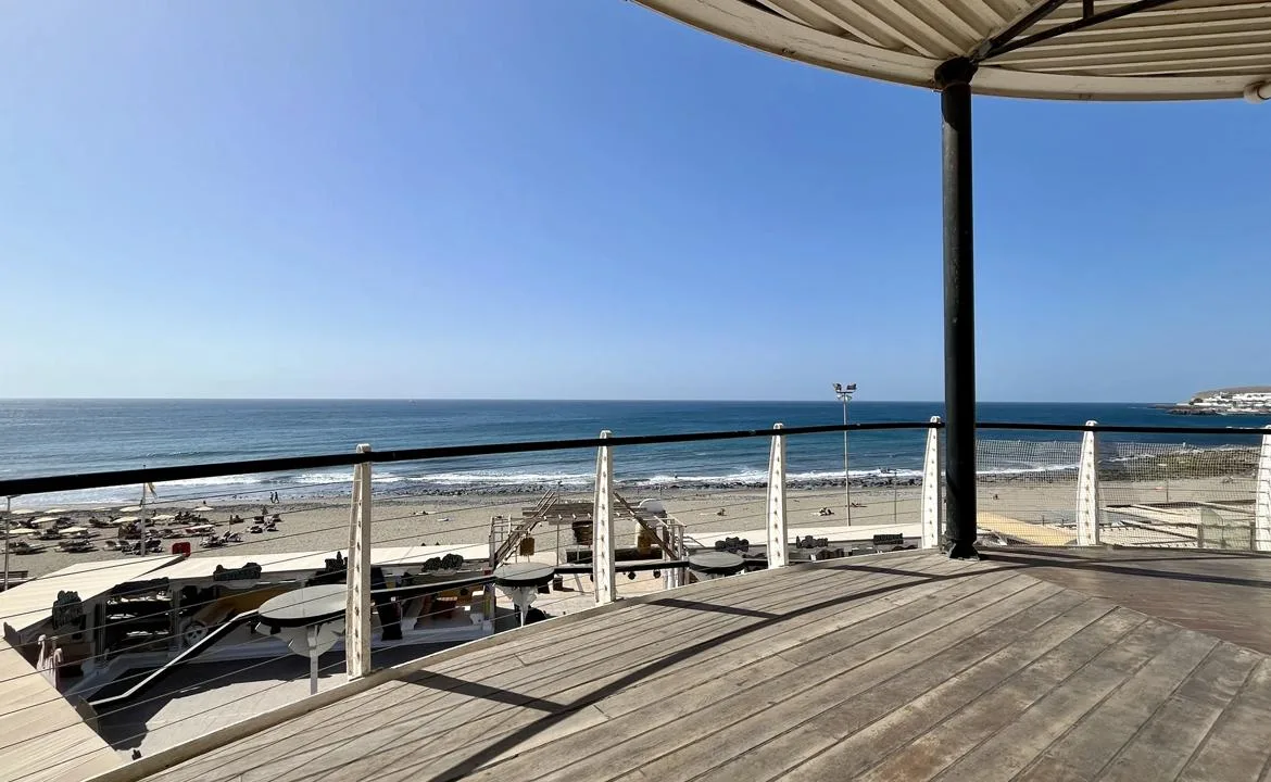 Vista all'oceano appena fuori dal coworking