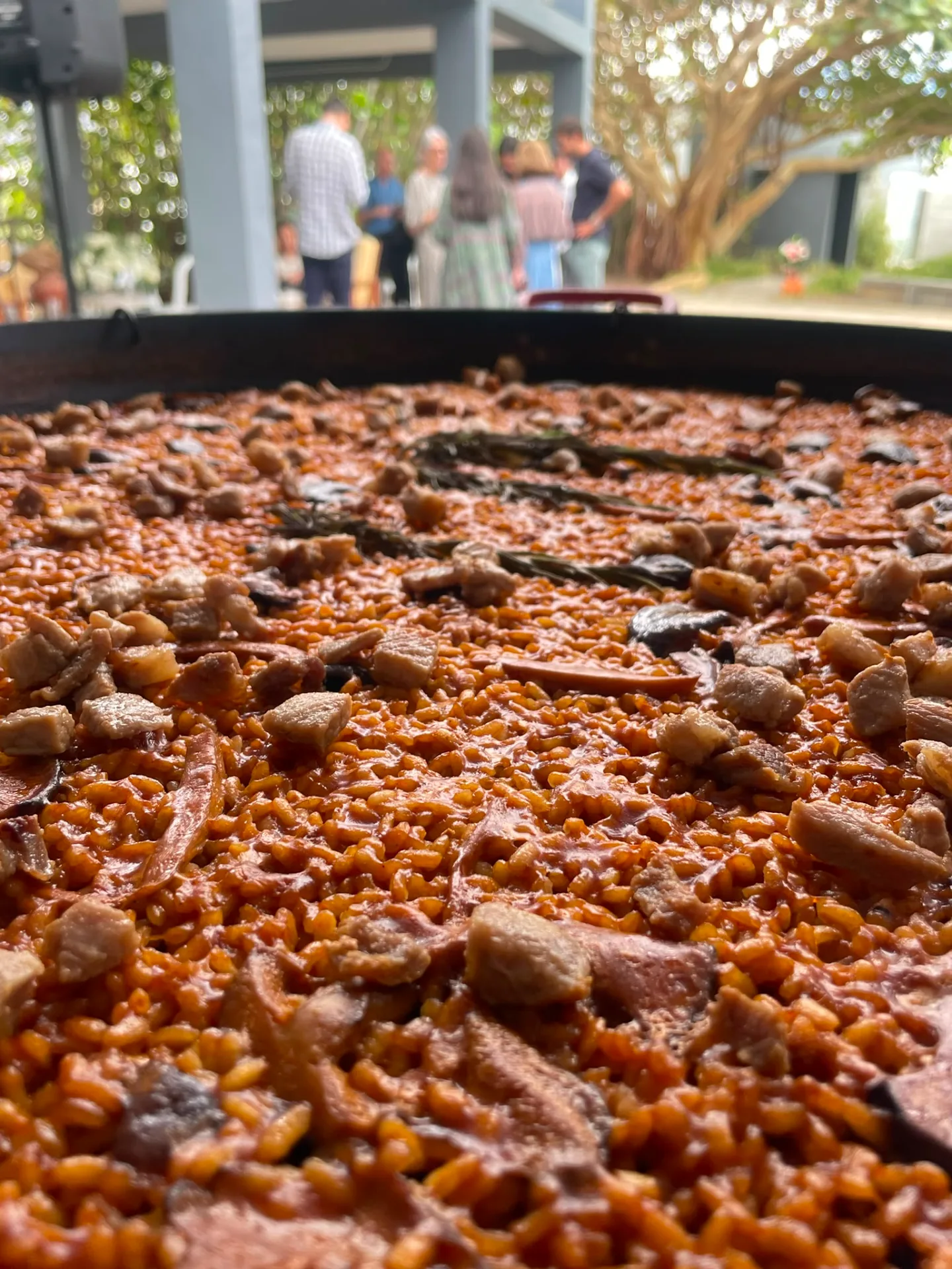 Paella-Showcooking zu Hause während eines Firmen-Retreats auf Gran Canaria