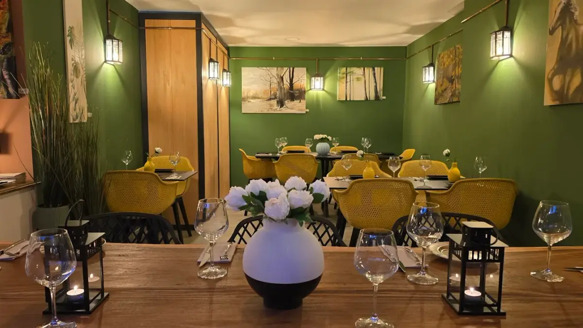 Interior de restaurante para los momentos gastronómicos del retiro