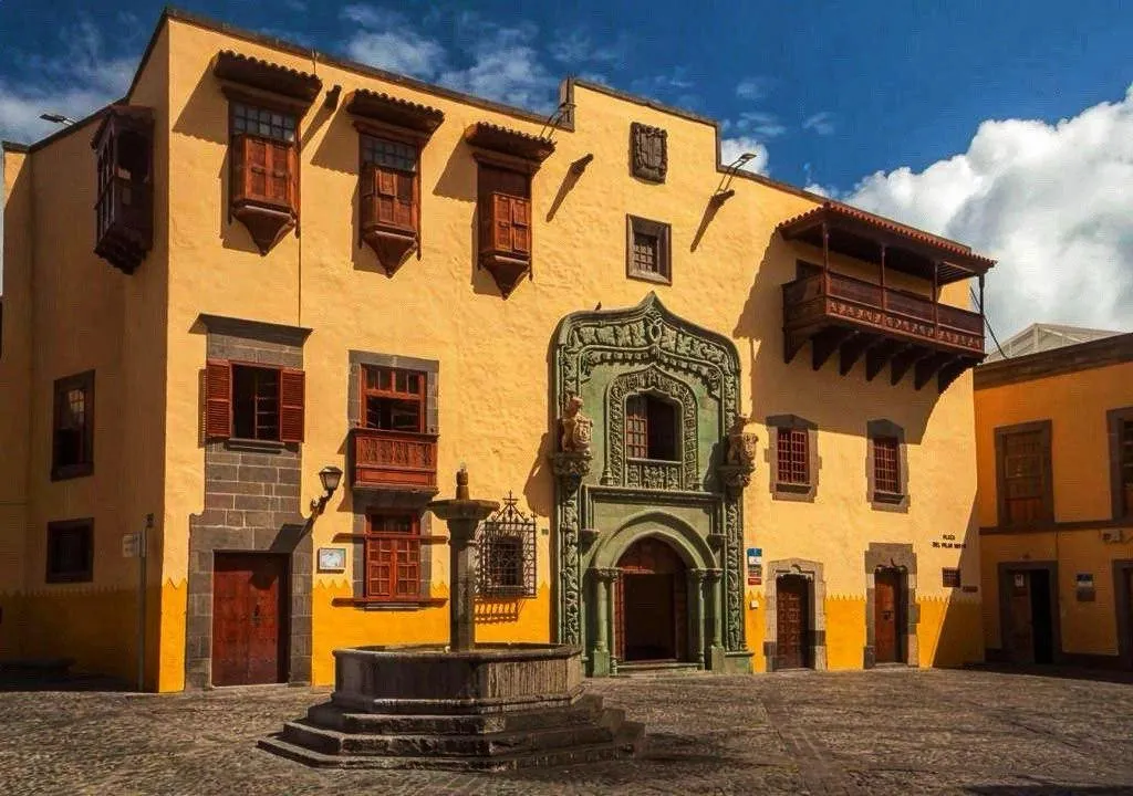 Cobbled street in Vegueta with colonial houses and wooden balconies in Las Palmas de Gran Canaria.